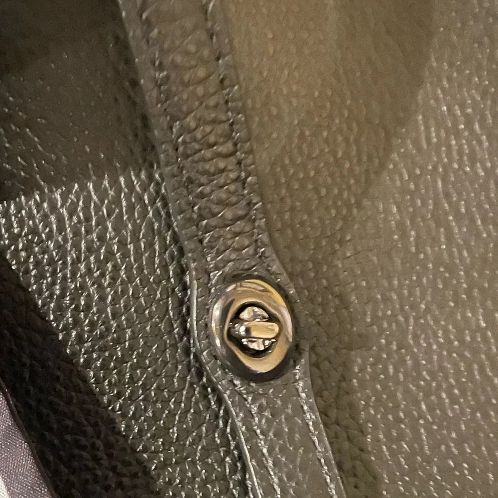 COACH Skull Bandana Print Market Leather Tote W/UNBRANDED Striped Scarf Accent - Picture 15 of 17